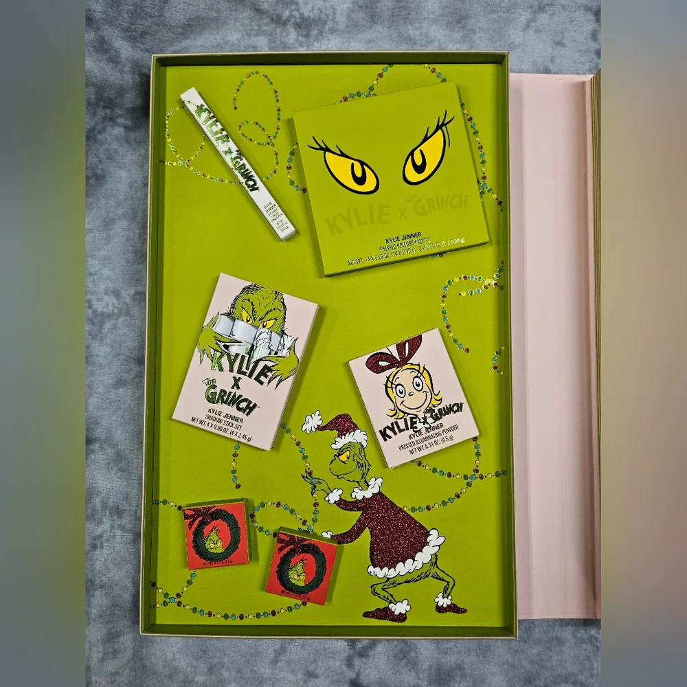 Kylie Jenner Autographed Signed Grinch PR Box NEW Cosmetics Never Been Used! - Picture 12 of 16